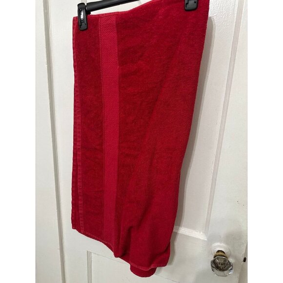 Red Bath Towel - Picture 2 of 10